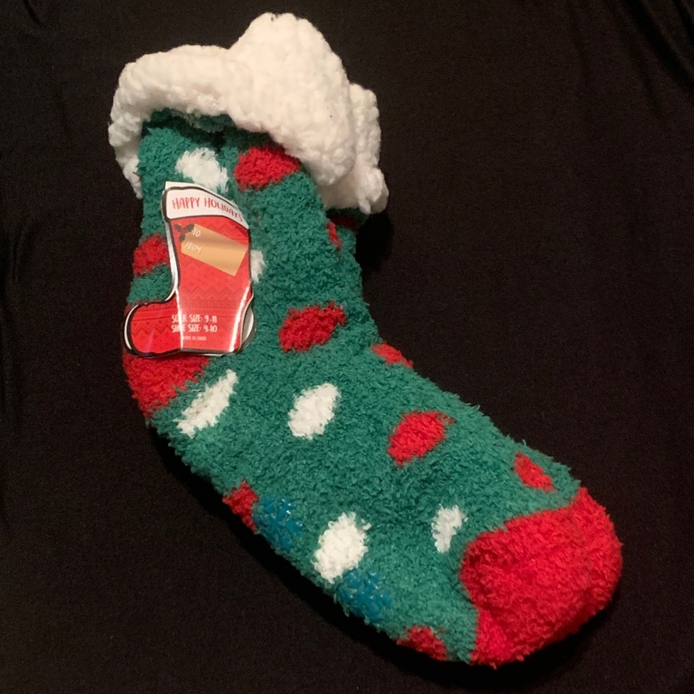 NWT Happy Holidays Christmas Fluffy Socks 9-11 Stocking Stuffer